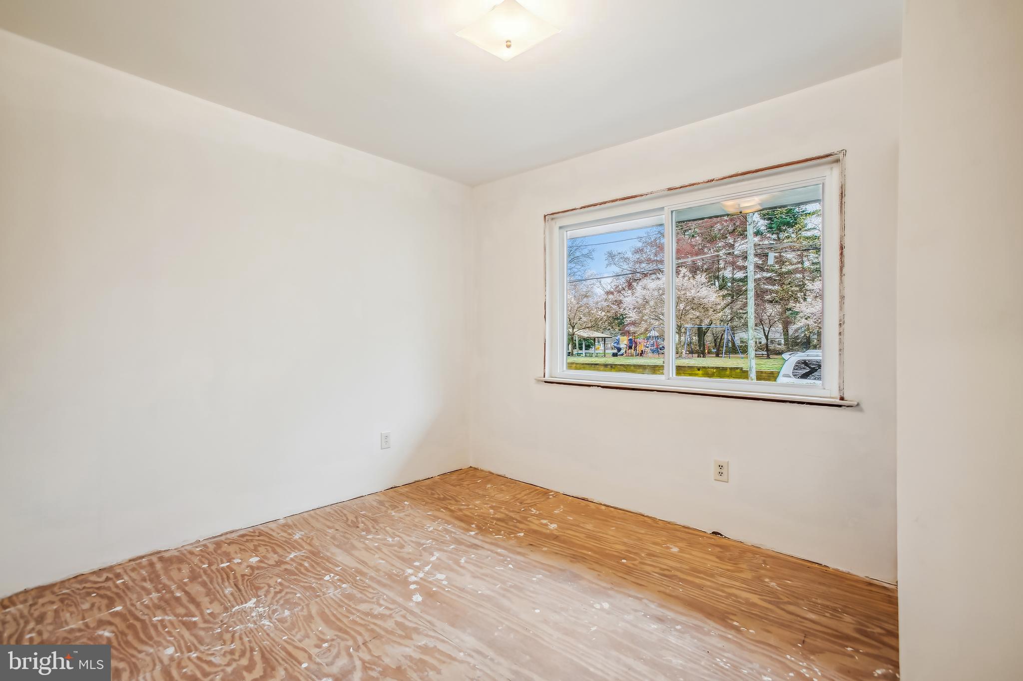 11002 OAKWOOD DRIVE