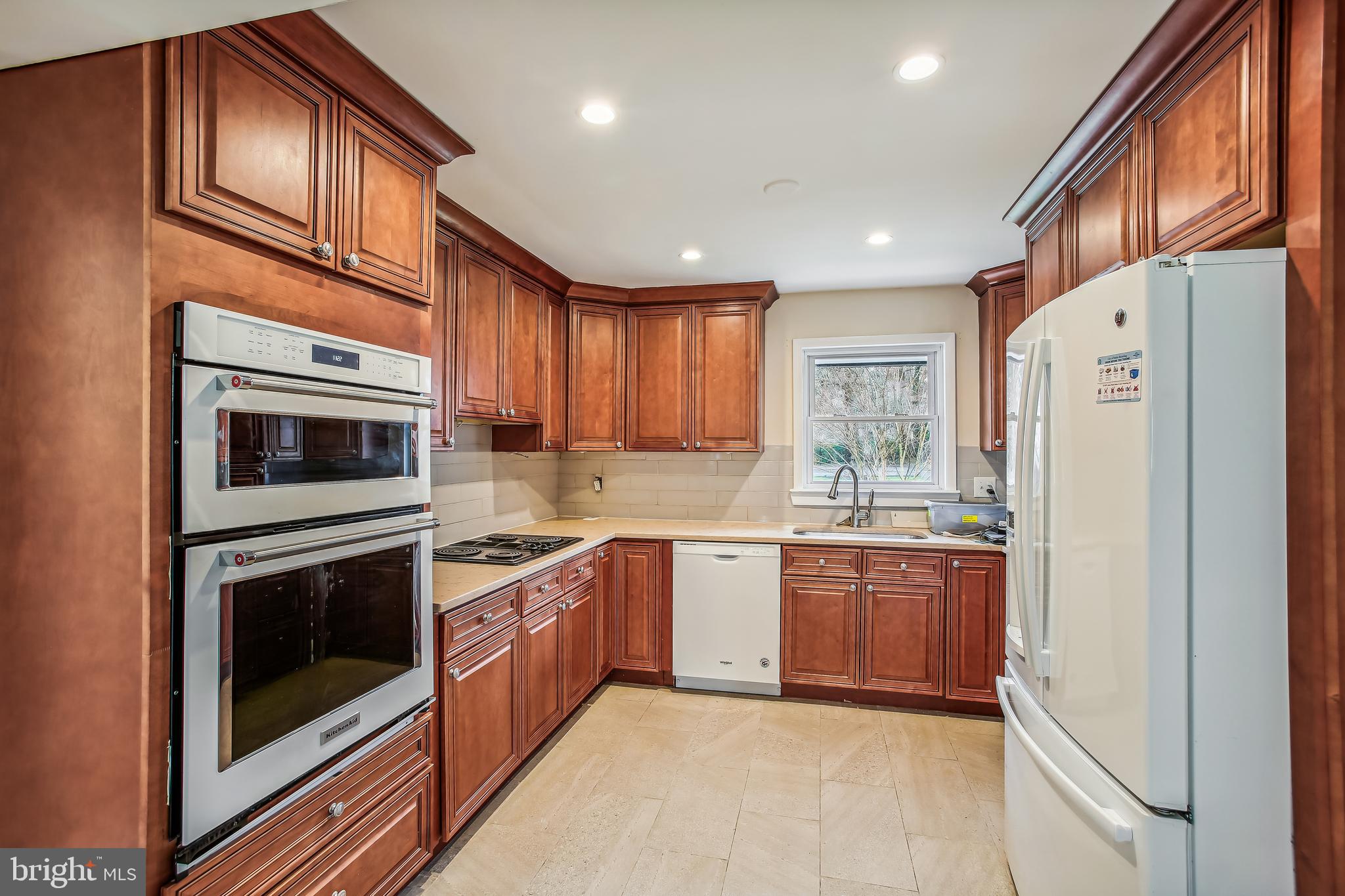 11002 OAKWOOD DRIVE