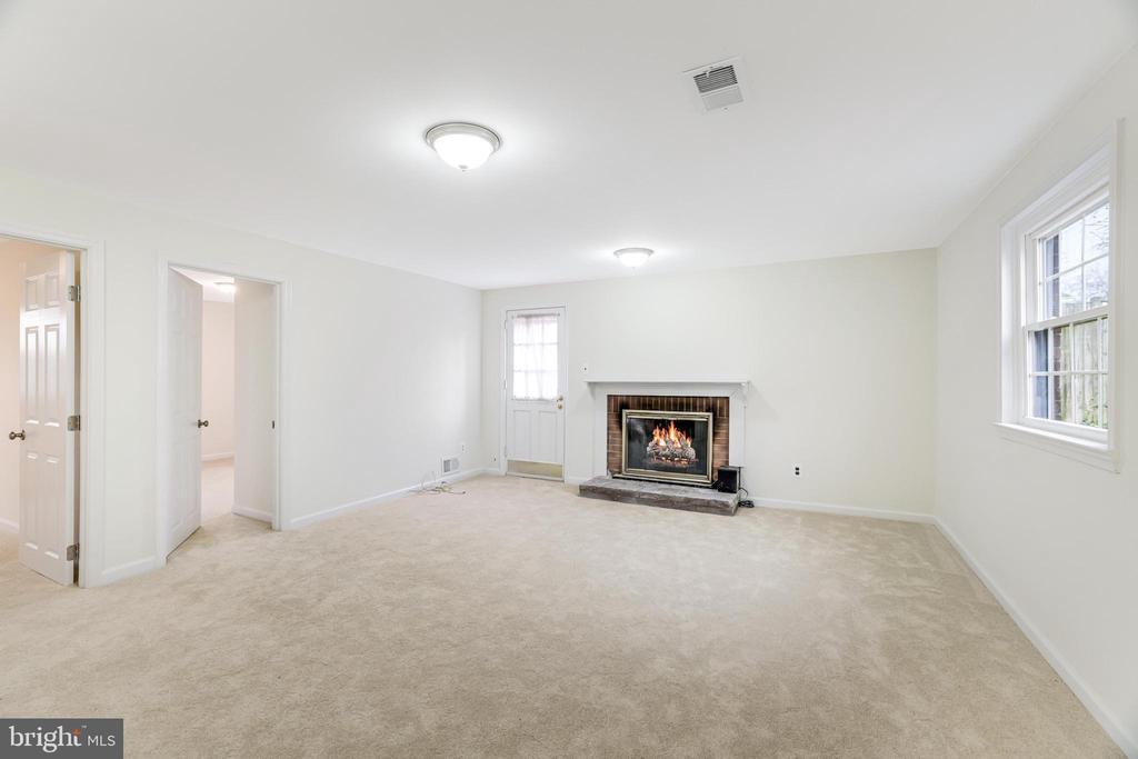 9905 COLONY ROAD