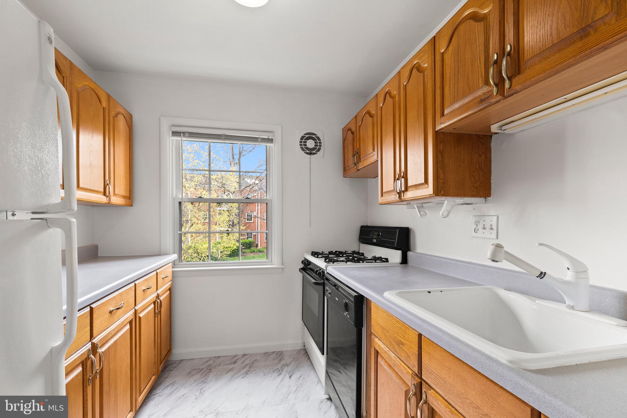 9457 FAIRFAX BOULEVARD 203