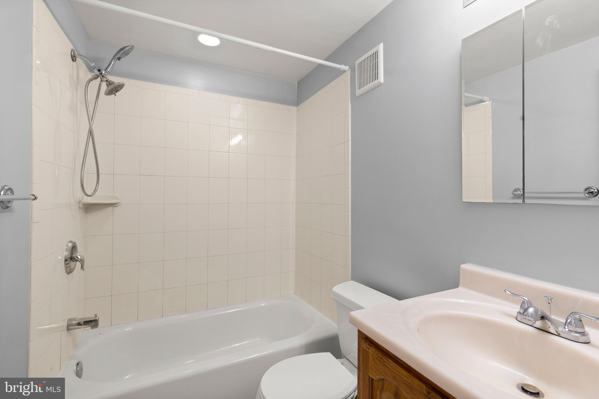 9457 FAIRFAX BOULEVARD 203