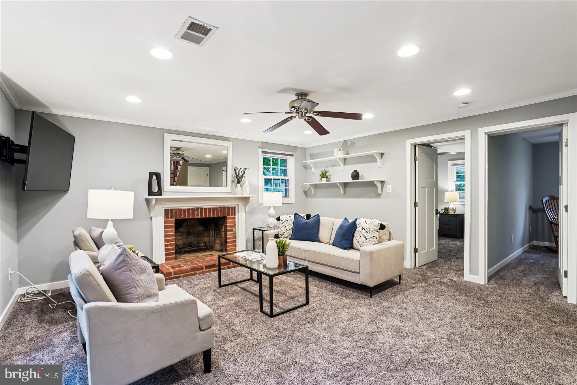 9811 HAMPTON LANE