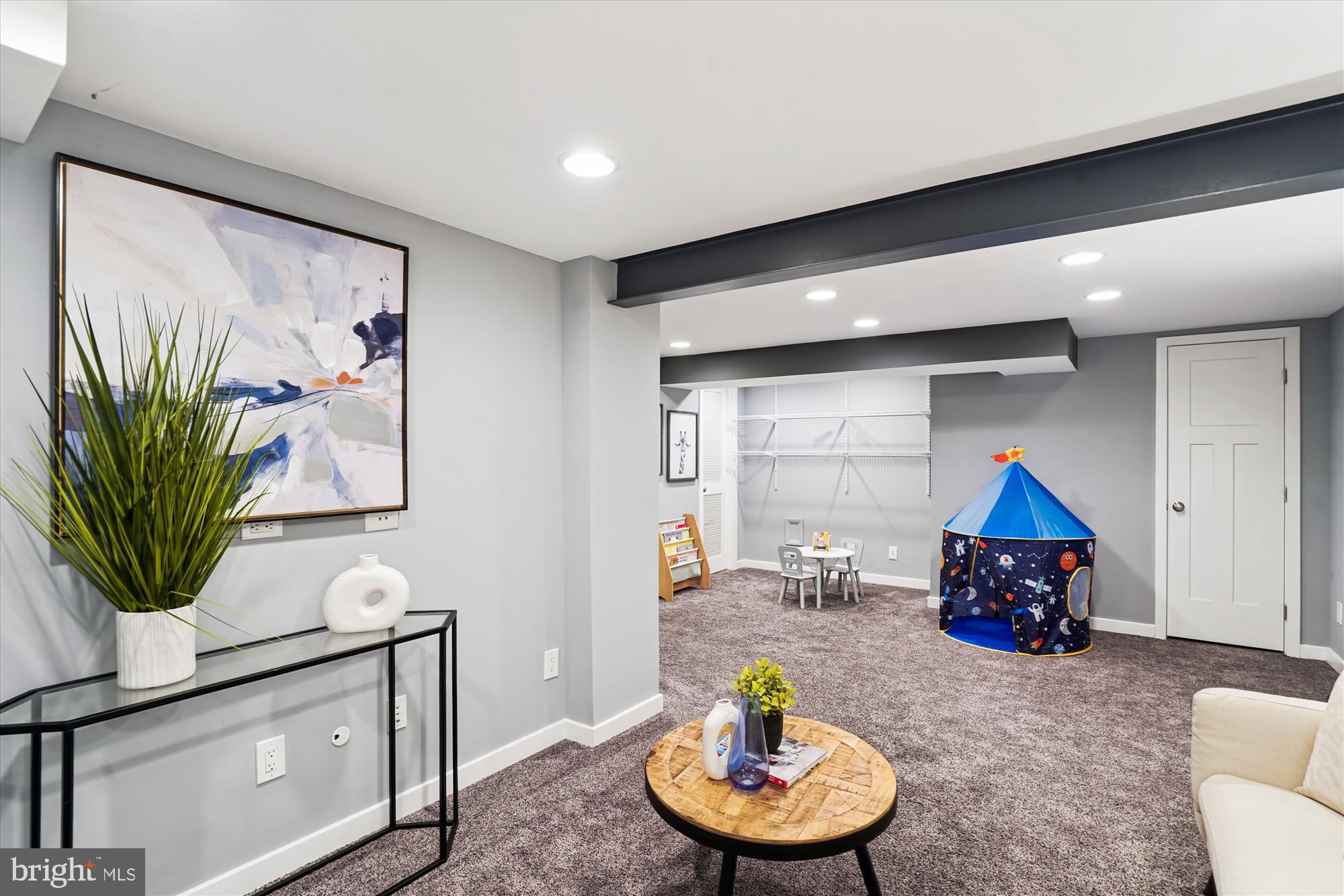 9811 HAMPTON LANE