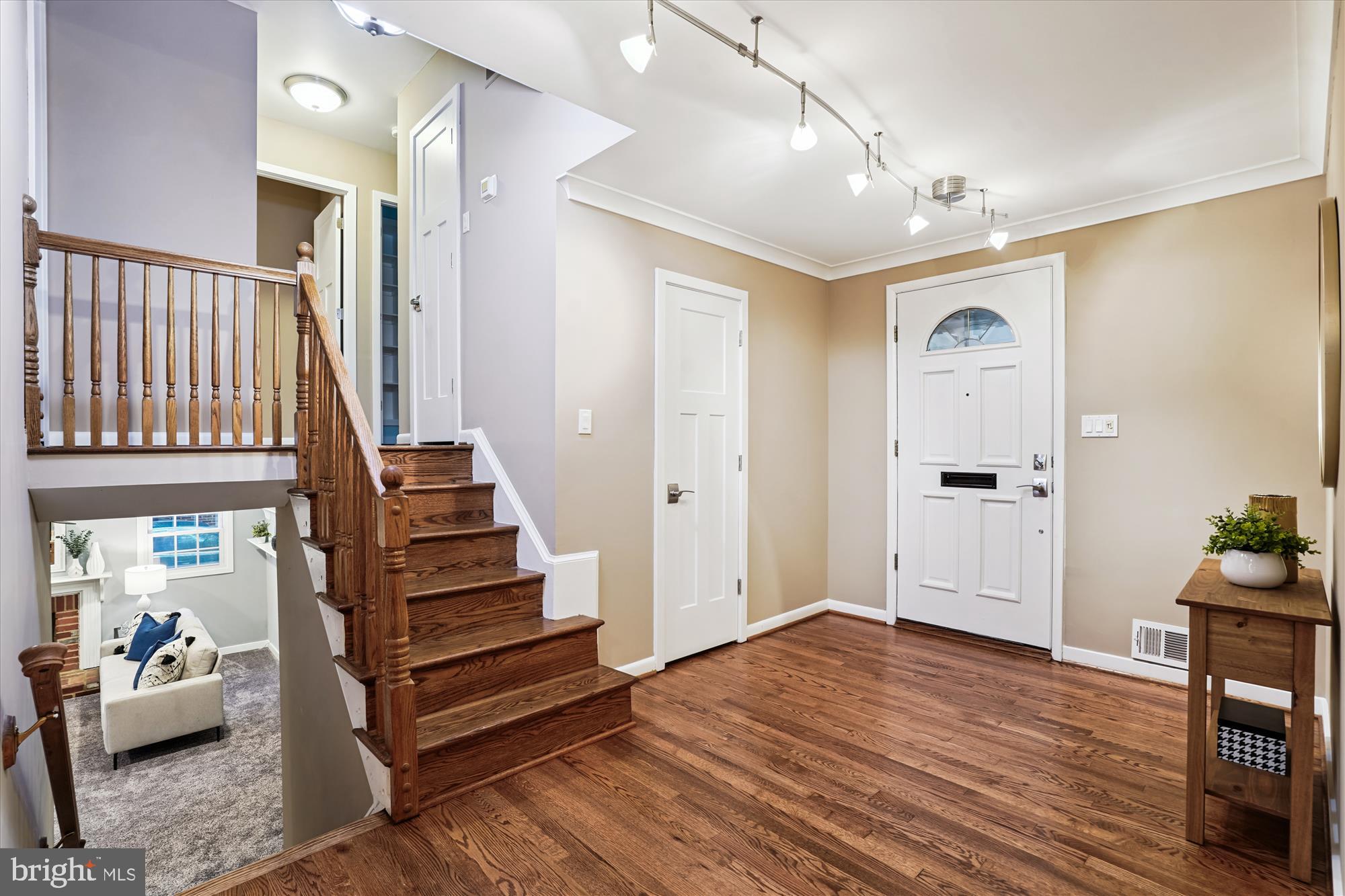 9811 HAMPTON LANE