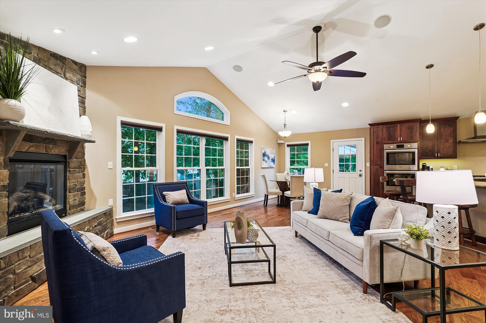 9811 HAMPTON LANE