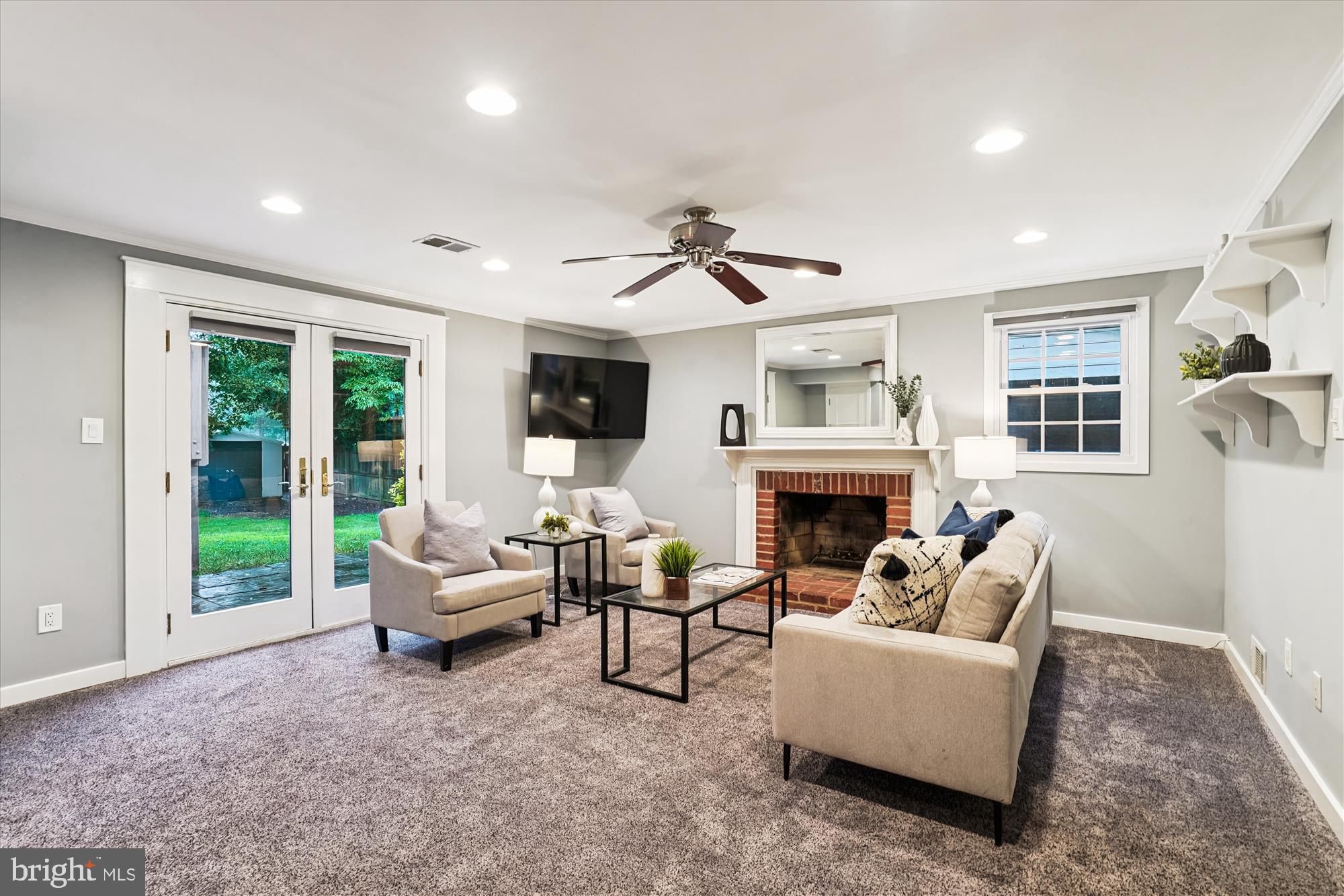9811 HAMPTON LANE