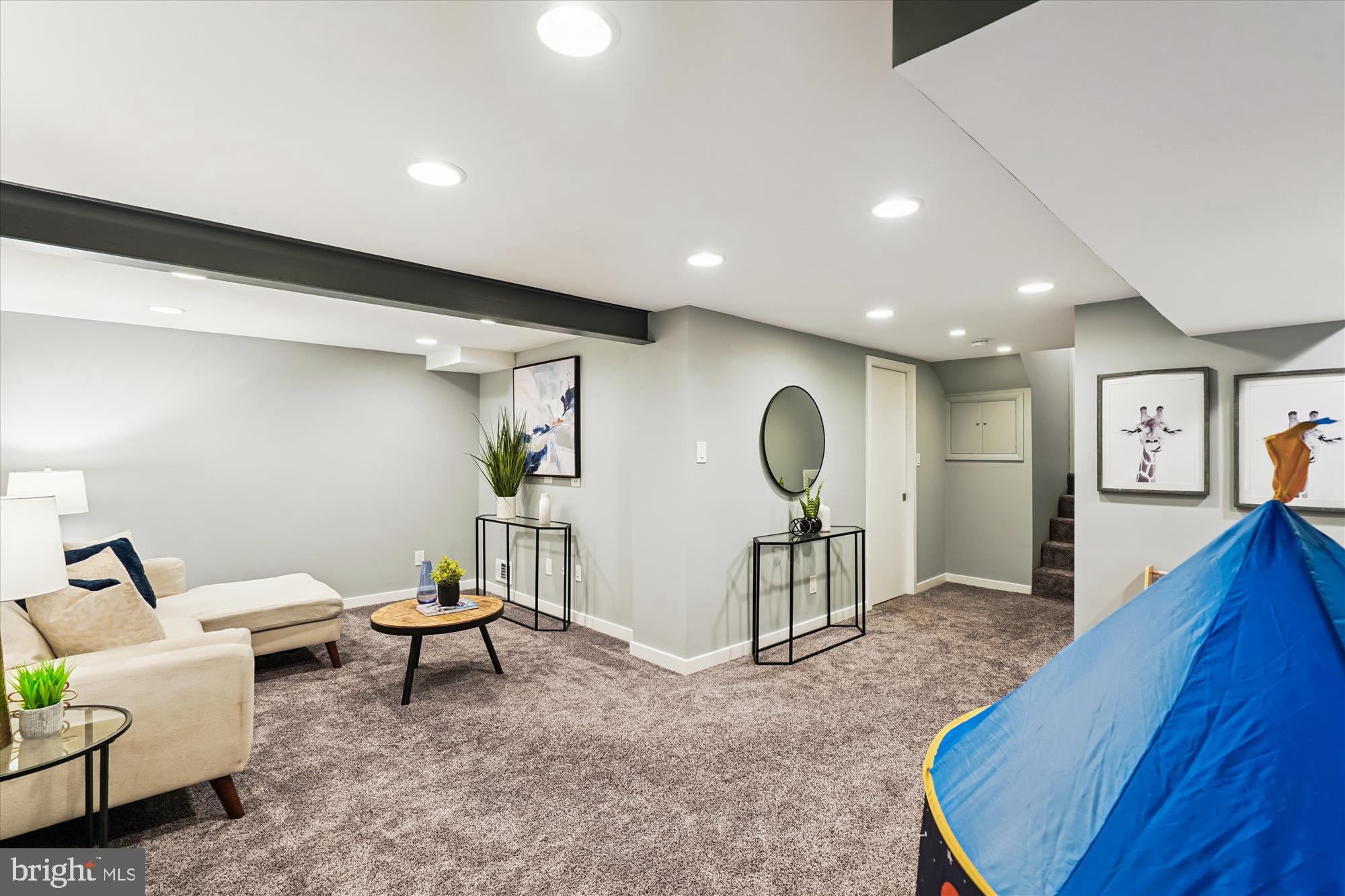 9811 HAMPTON LANE