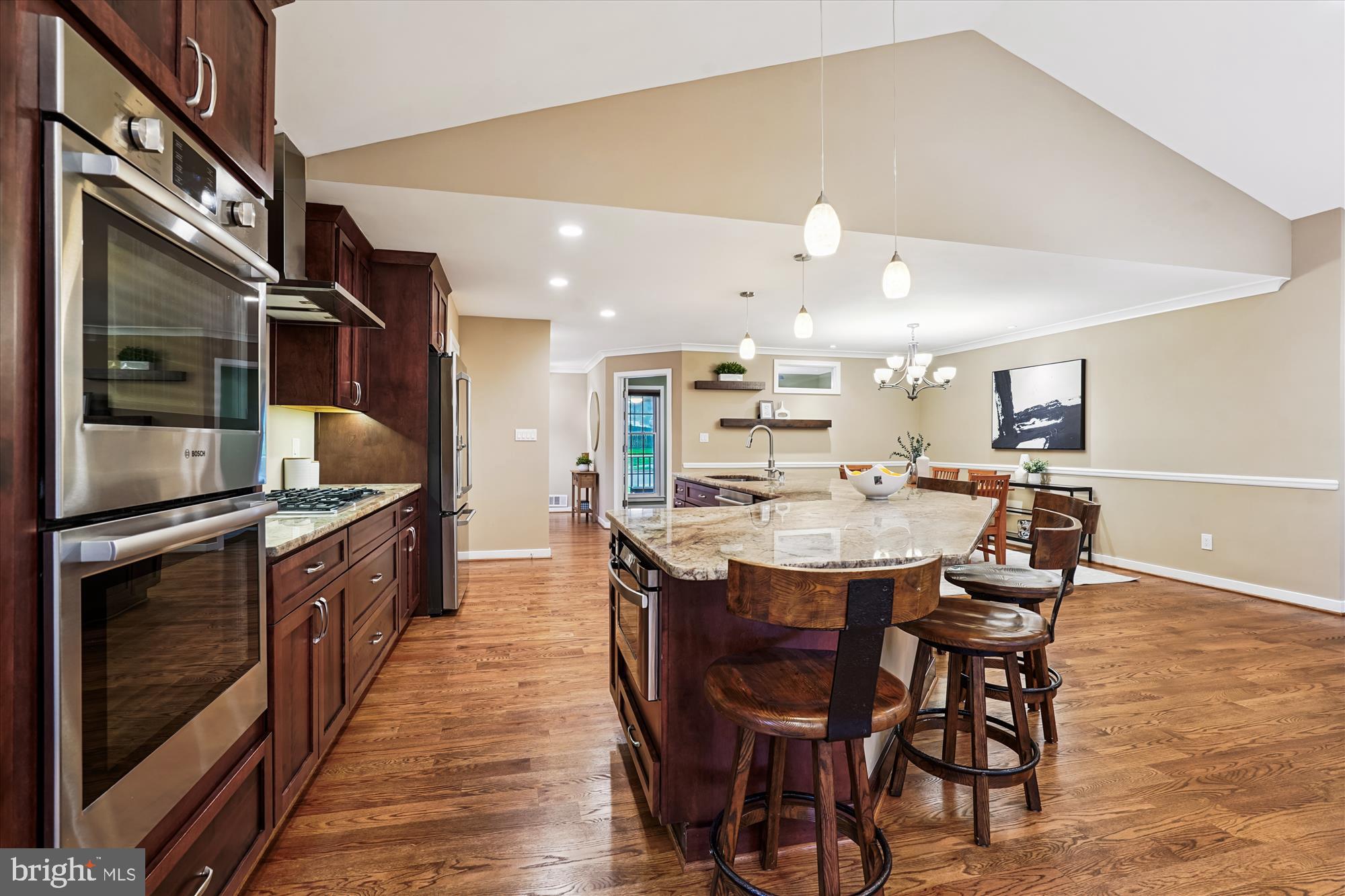 9811 HAMPTON LANE