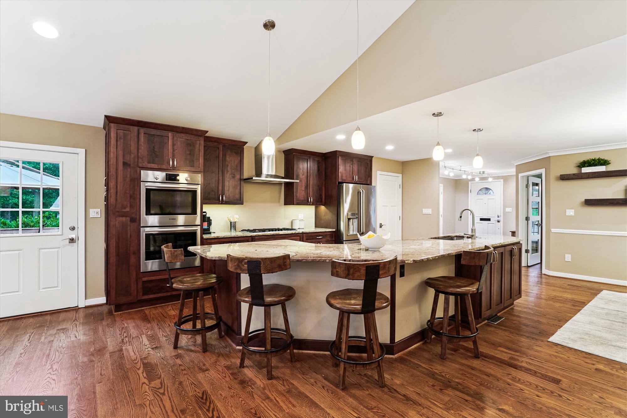 9811 HAMPTON LANE