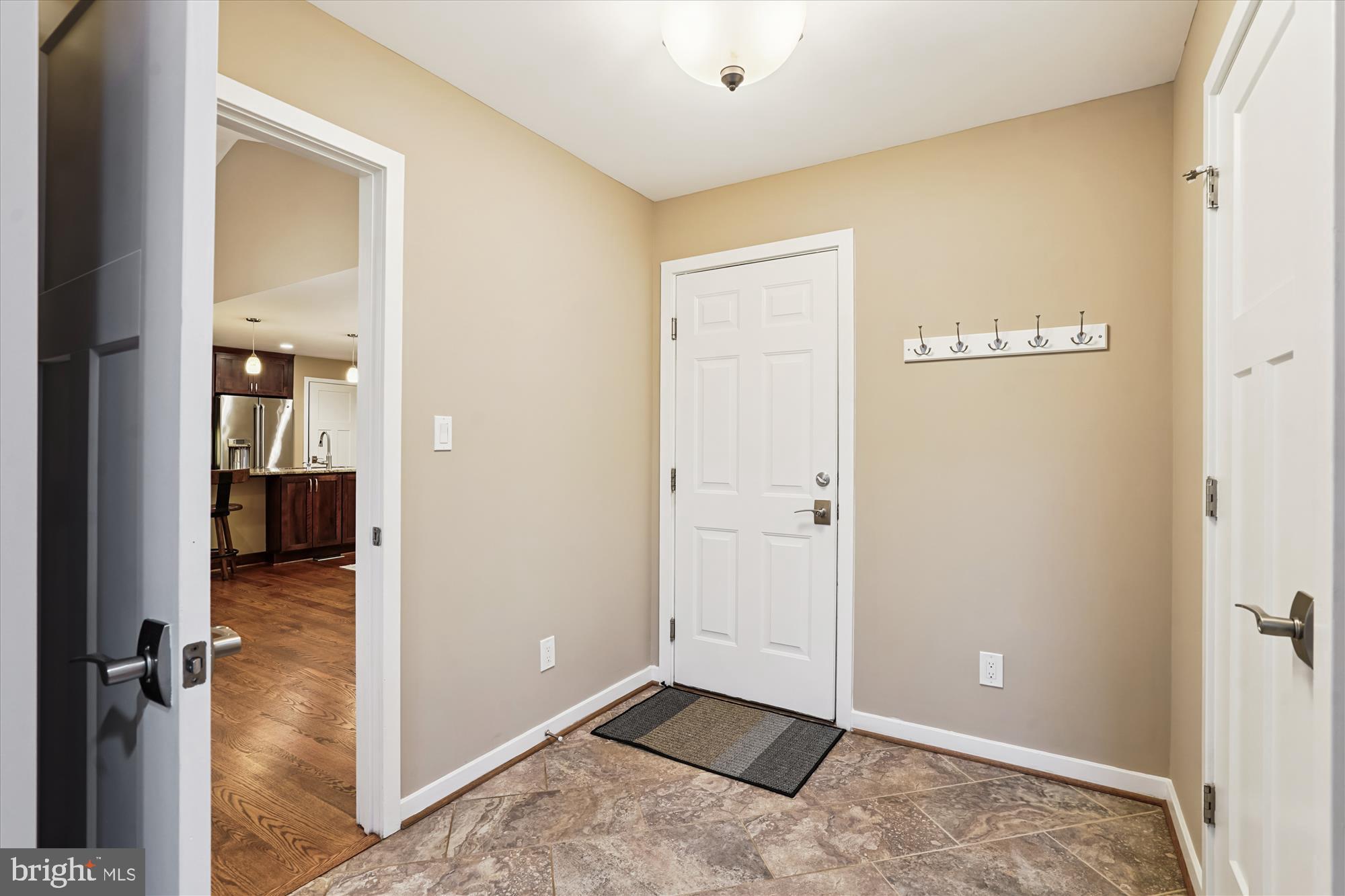 9811 HAMPTON LANE