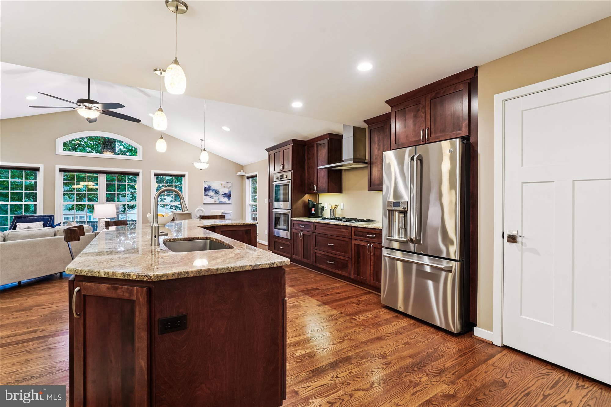 9811 HAMPTON LANE