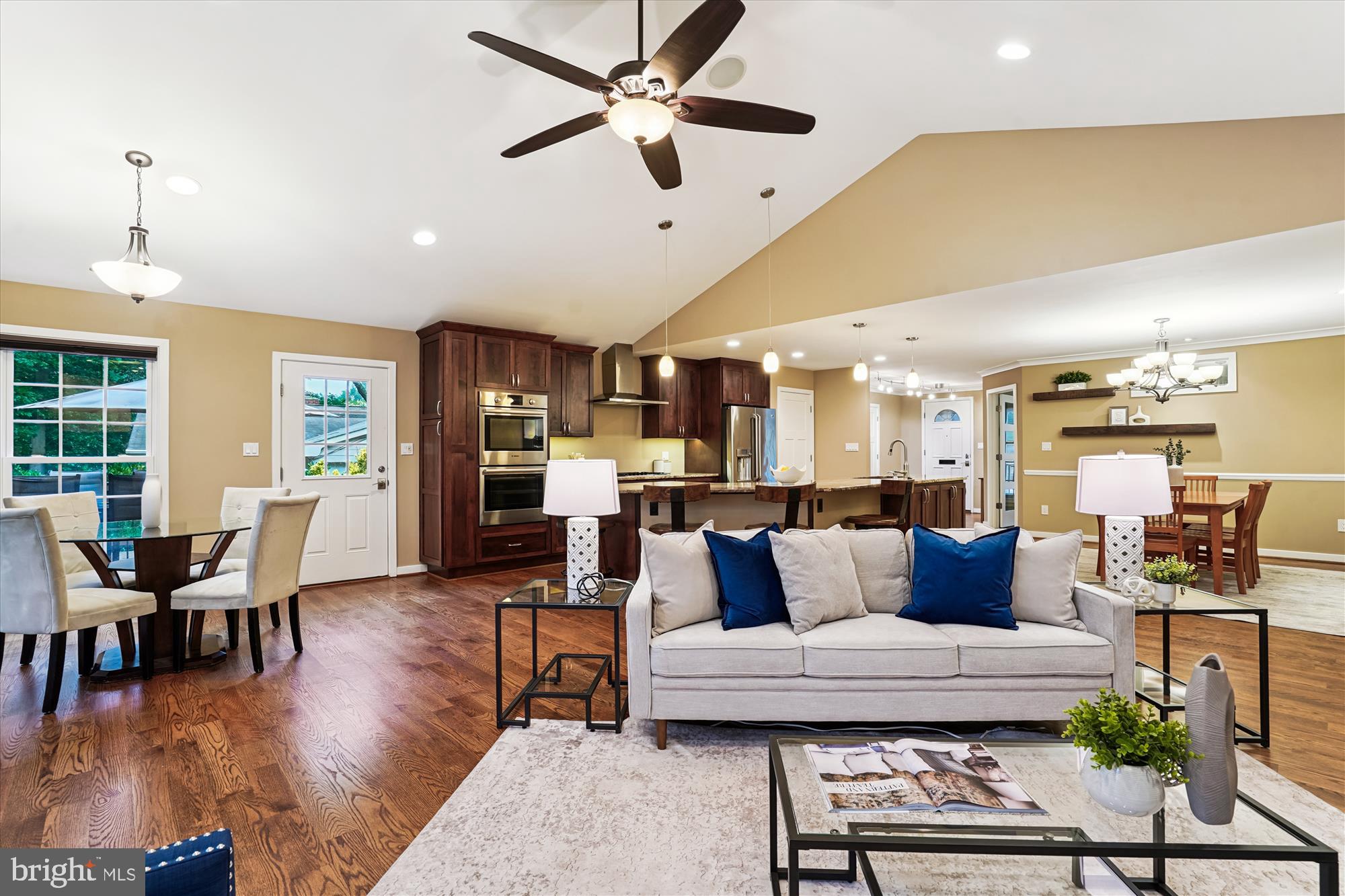 9811 HAMPTON LANE