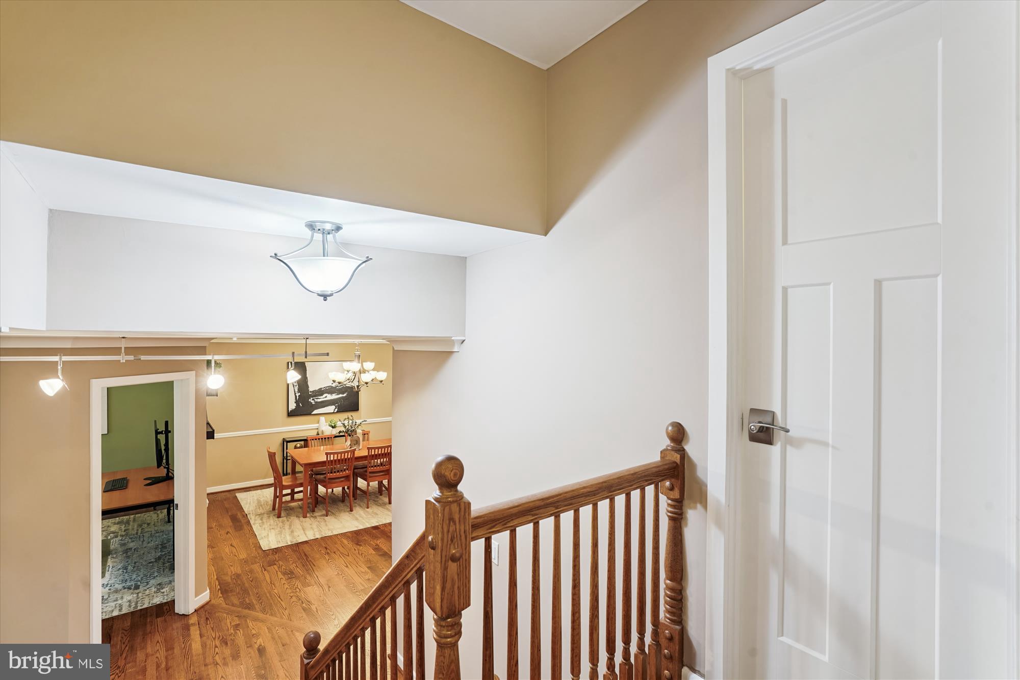 9811 HAMPTON LANE