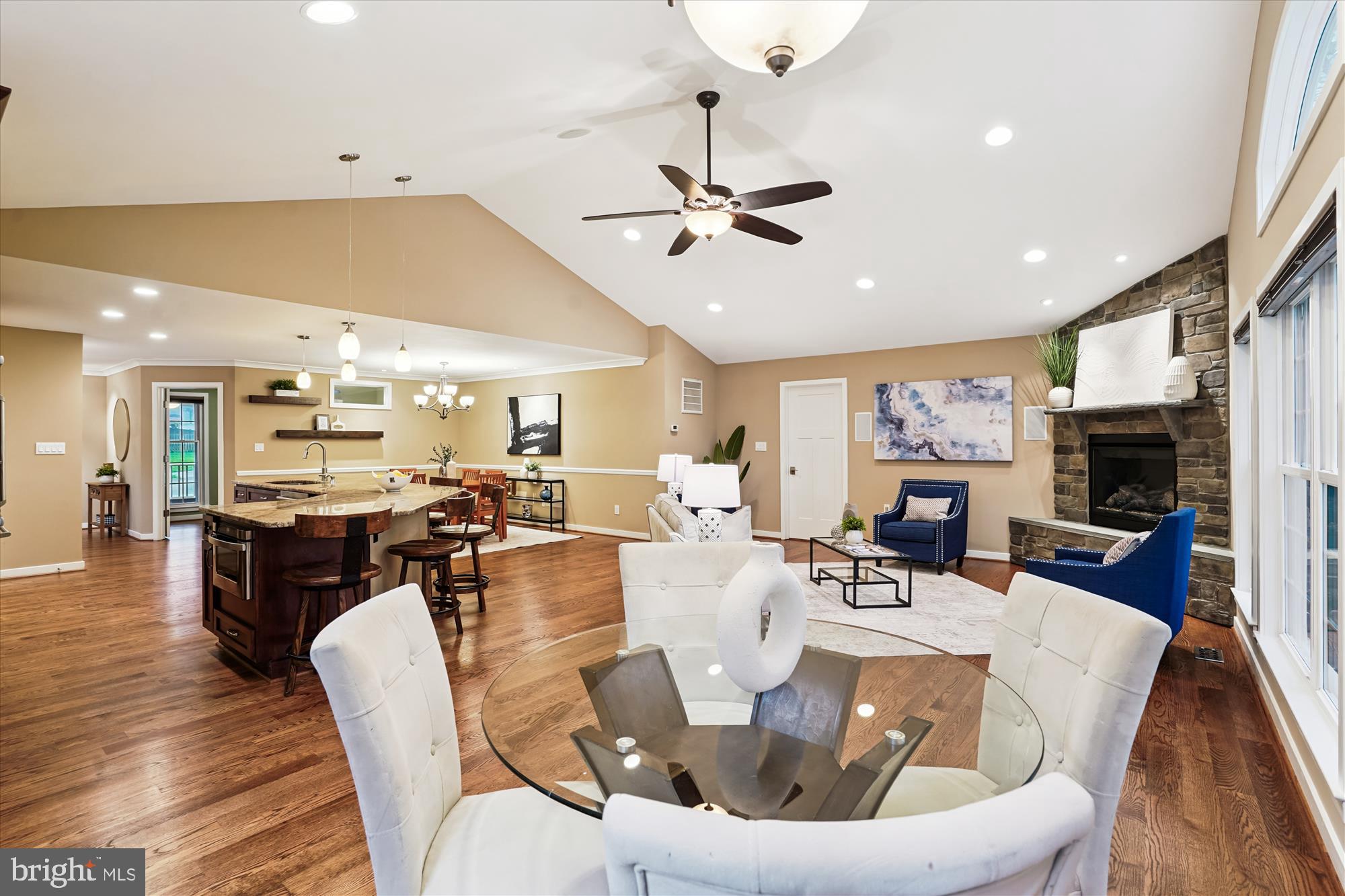 9811 HAMPTON LANE