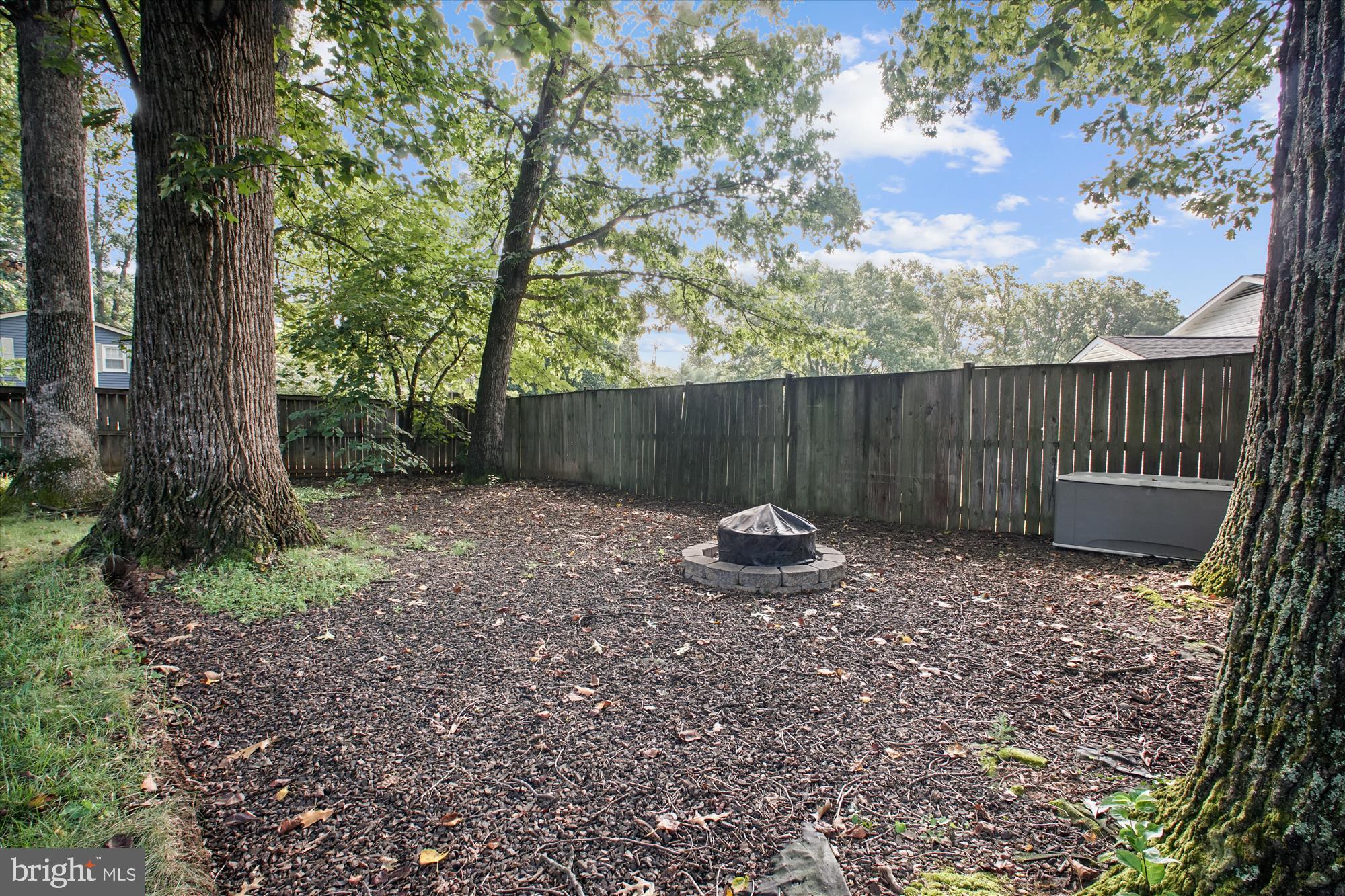 9811 HAMPTON LANE