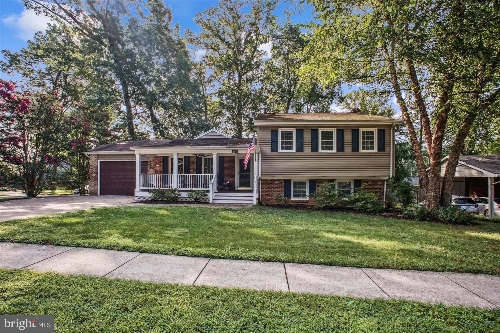 9811 HAMPTON LANE