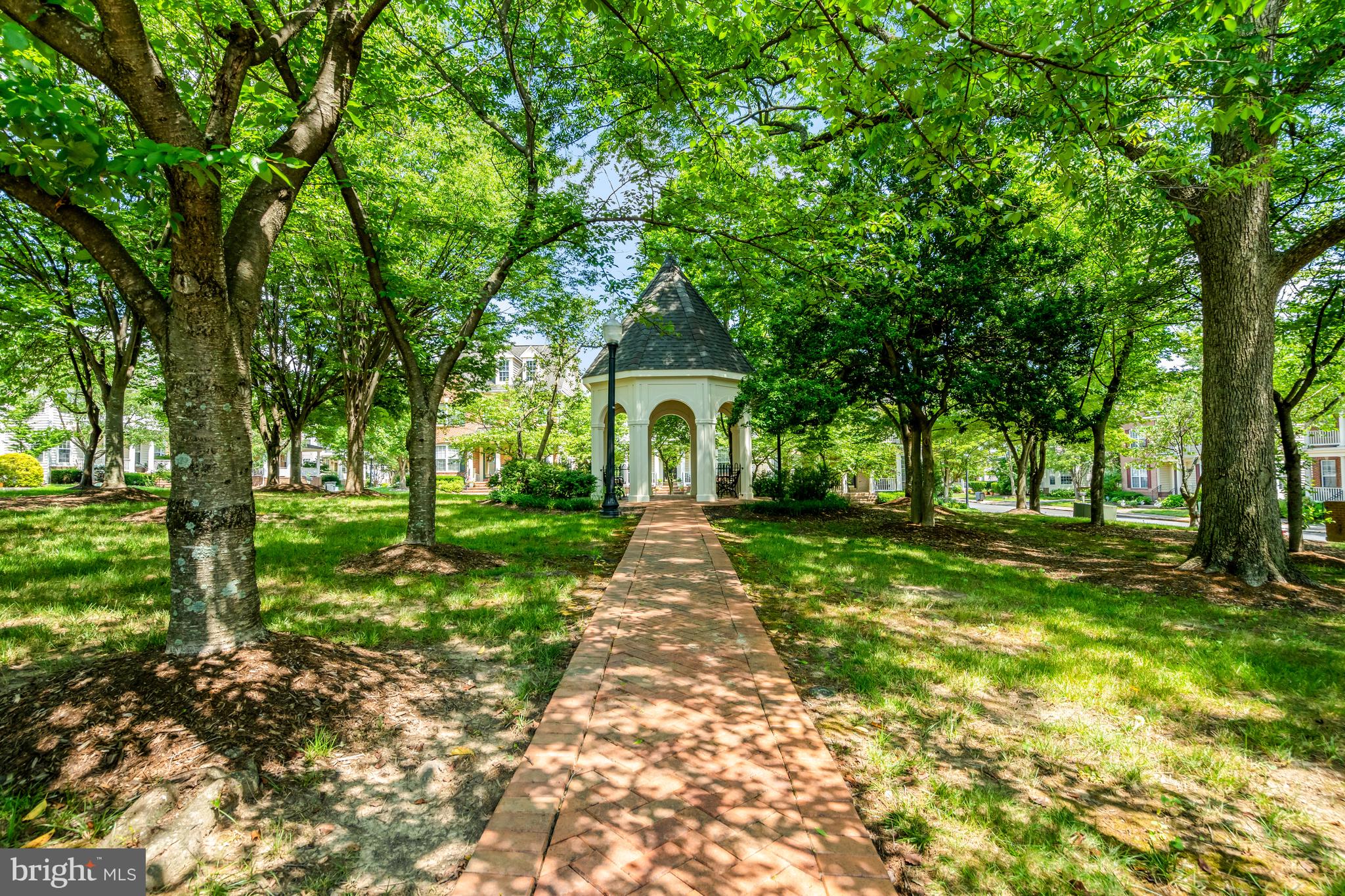 9776 MAPLE TRACE CIRCLE