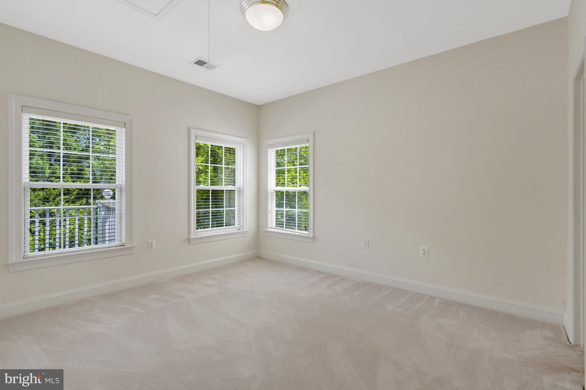 9776 MAPLE TRACE CIRCLE