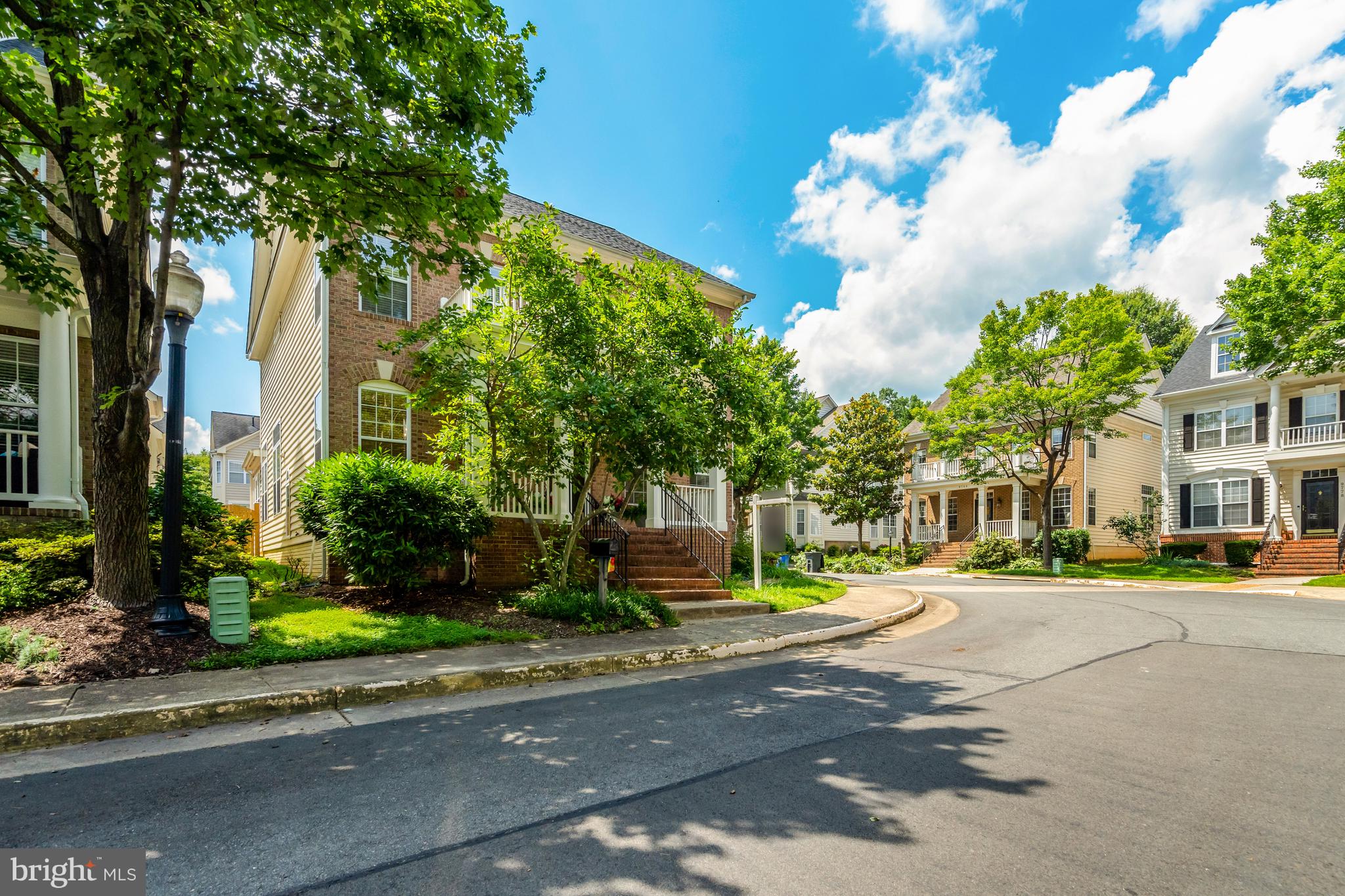 9776 MAPLE TRACE CIRCLE