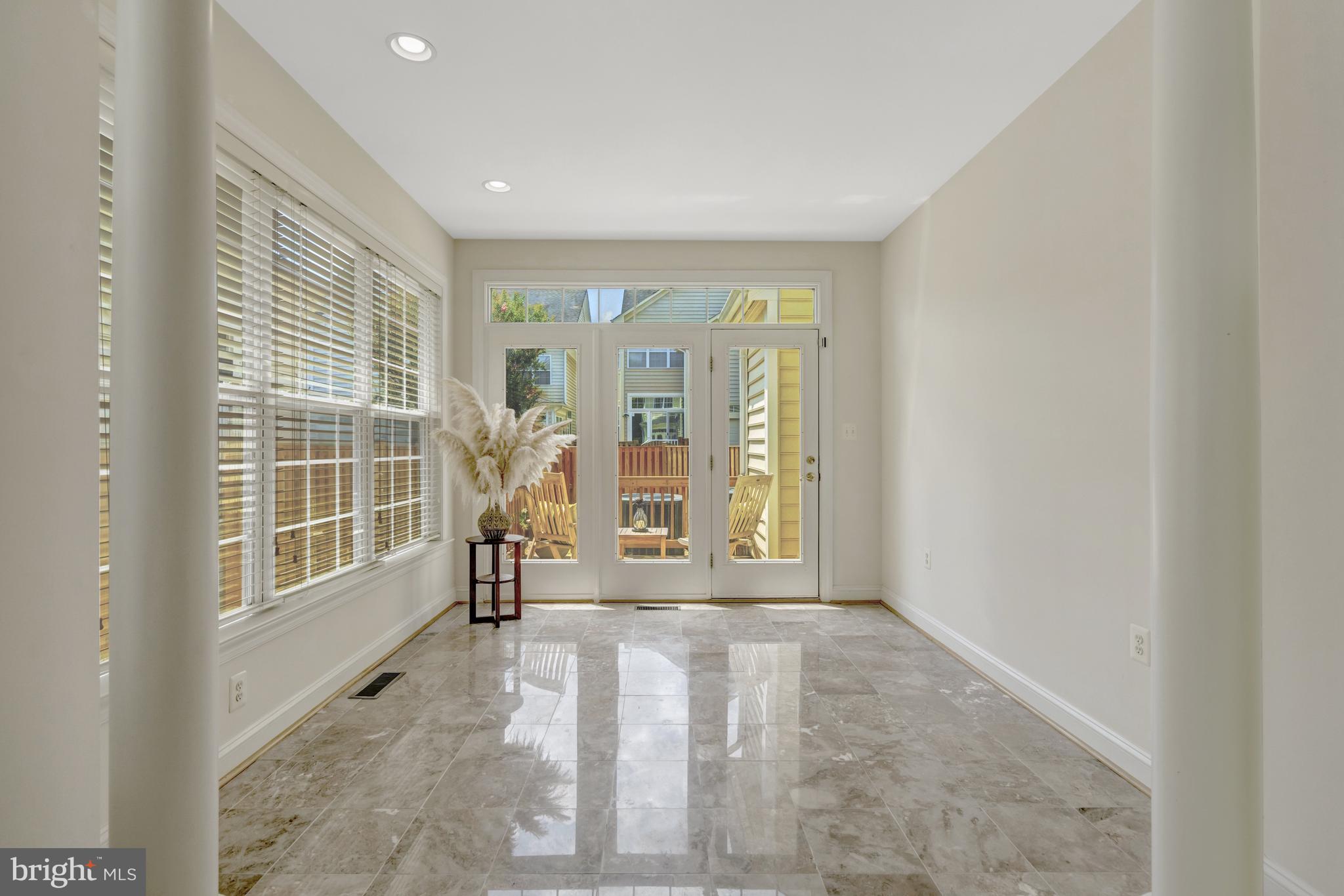 9776 MAPLE TRACE CIRCLE