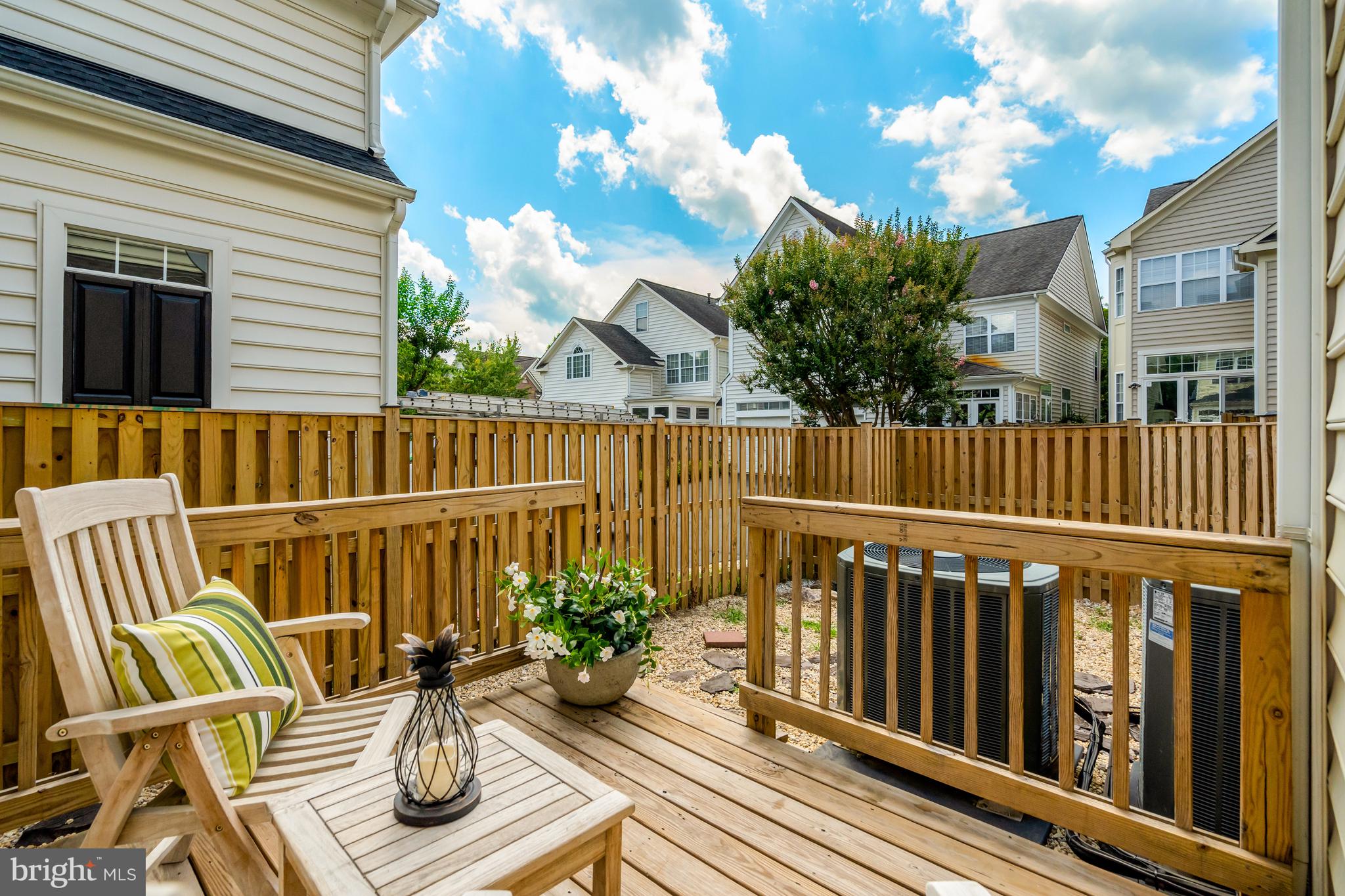 9776 MAPLE TRACE CIRCLE