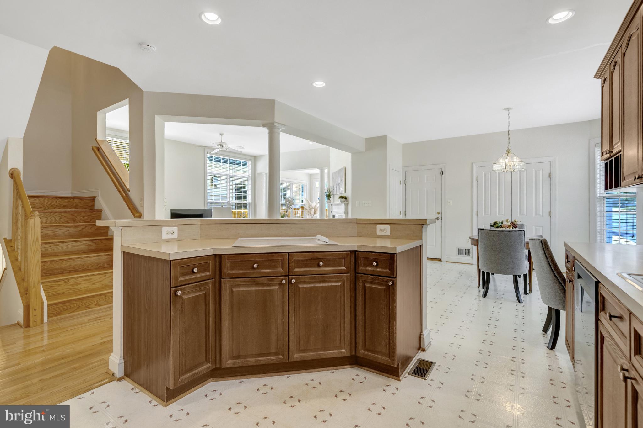 9776 MAPLE TRACE CIRCLE