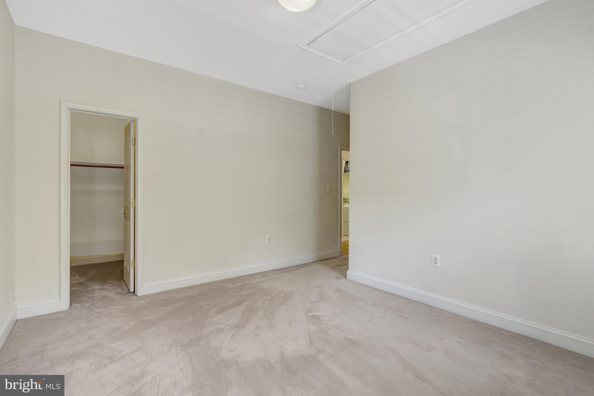 9776 MAPLE TRACE CIRCLE