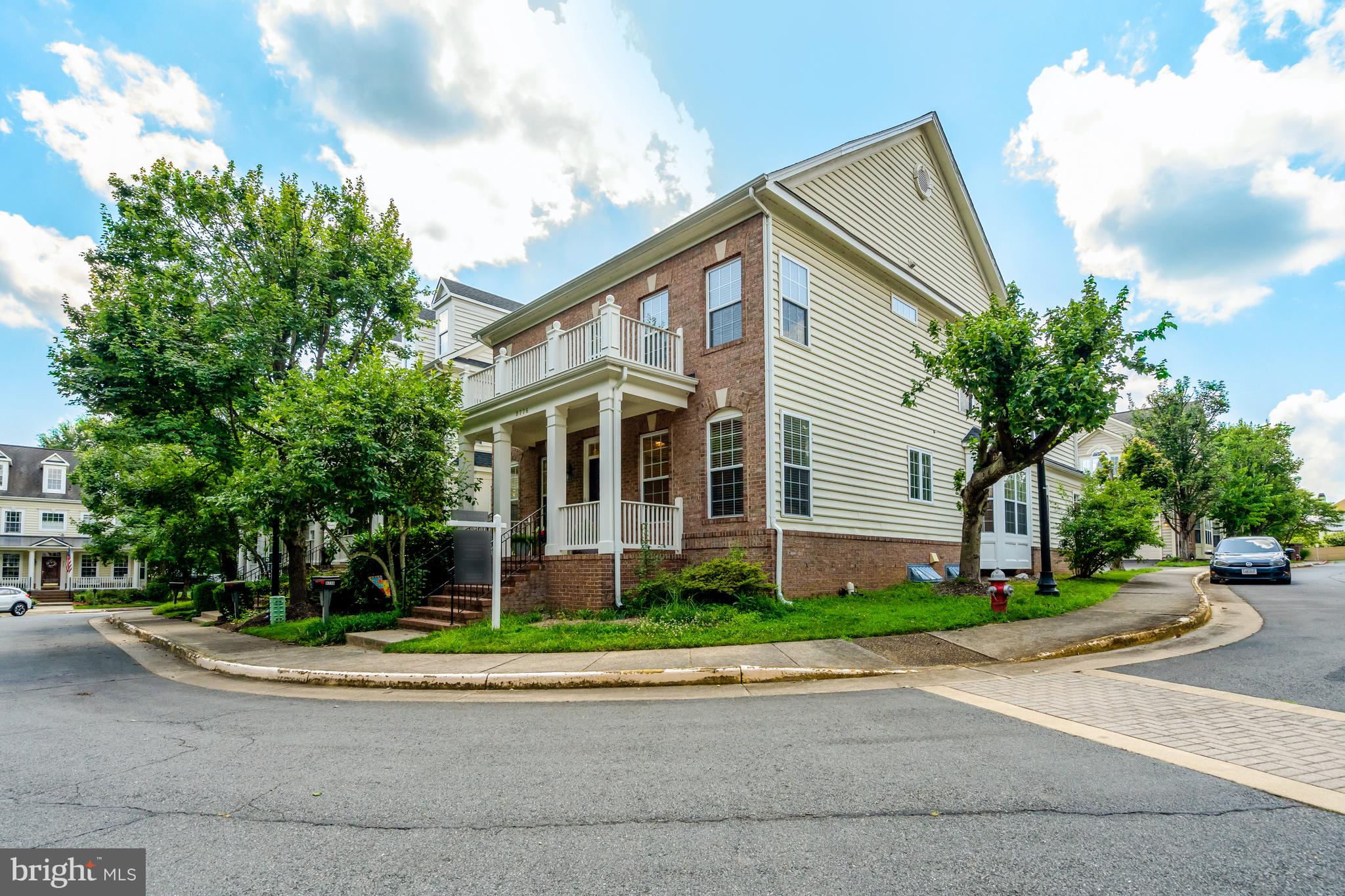 9776 MAPLE TRACE CIRCLE