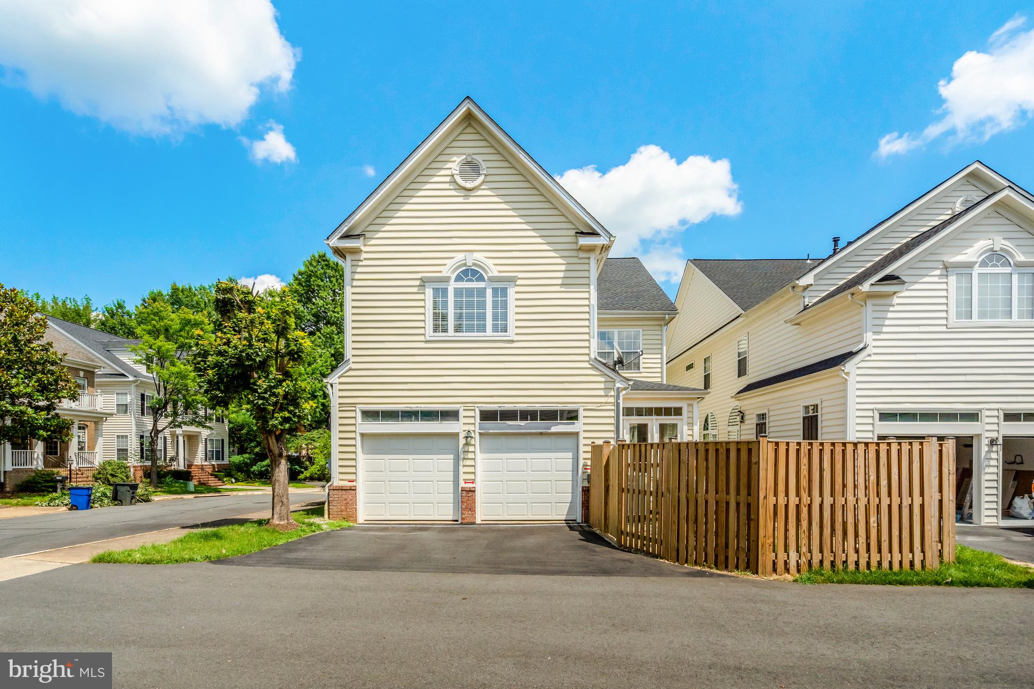 9776 MAPLE TRACE CIRCLE