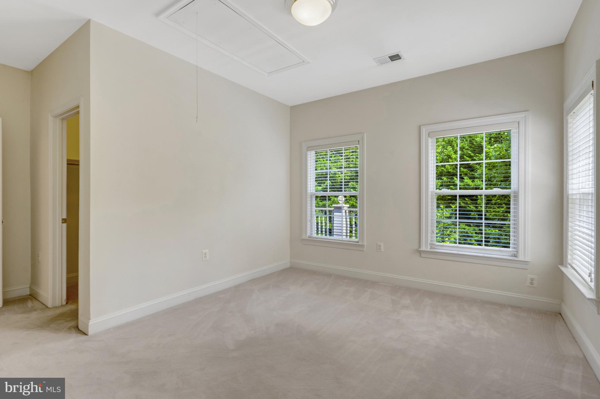 9776 MAPLE TRACE CIRCLE