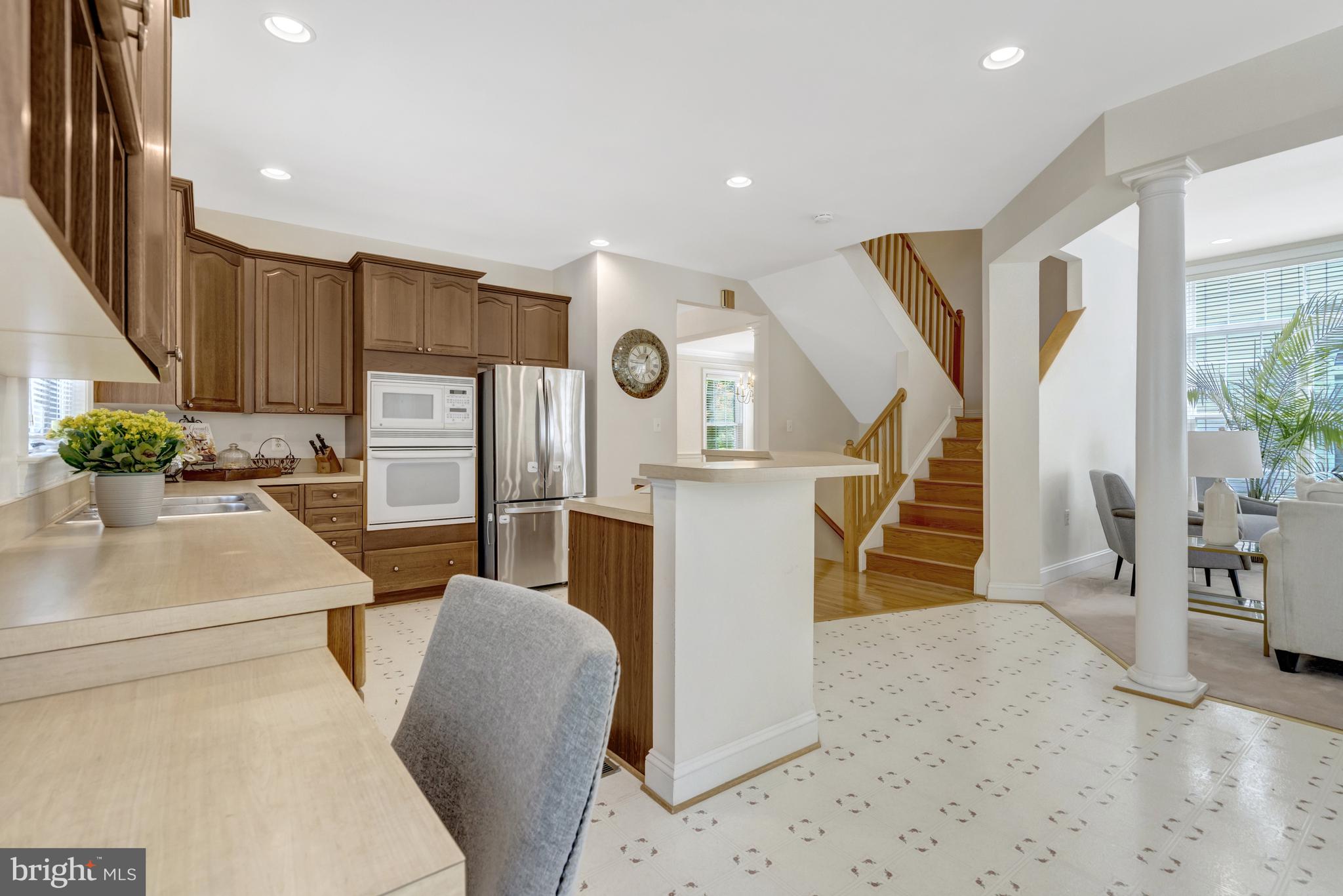 9776 MAPLE TRACE CIRCLE