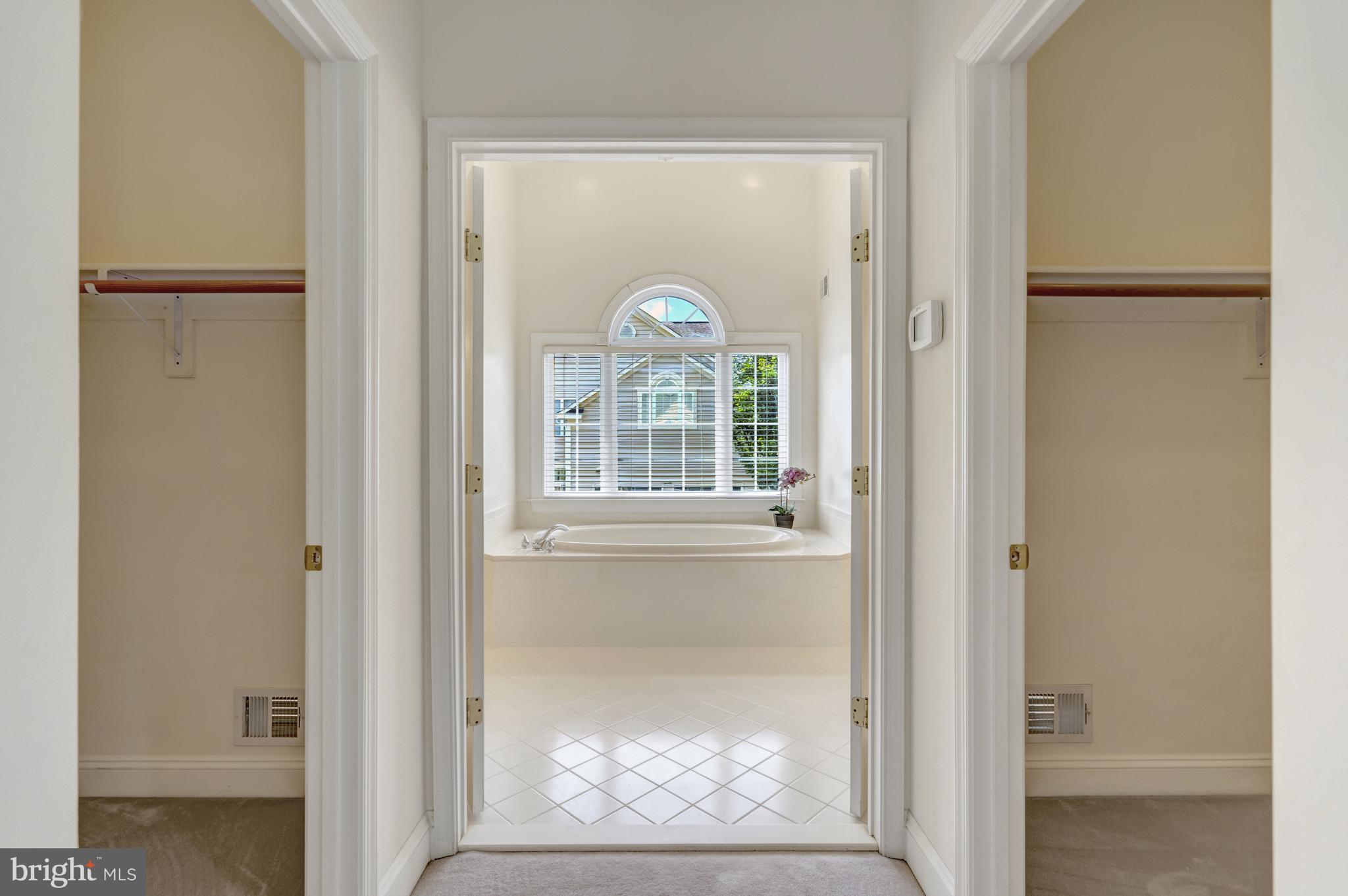 9776 MAPLE TRACE CIRCLE