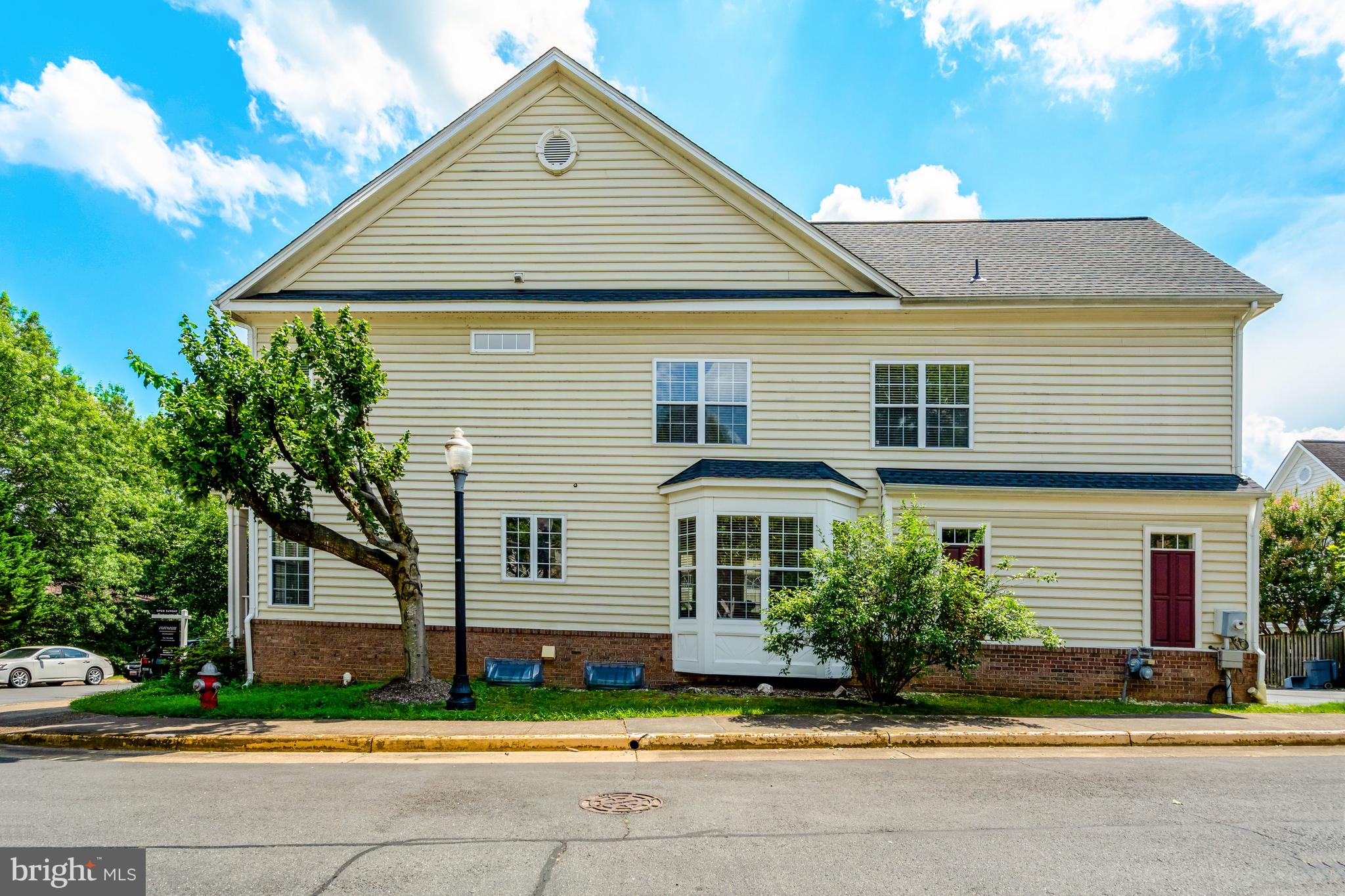 9776 MAPLE TRACE CIRCLE