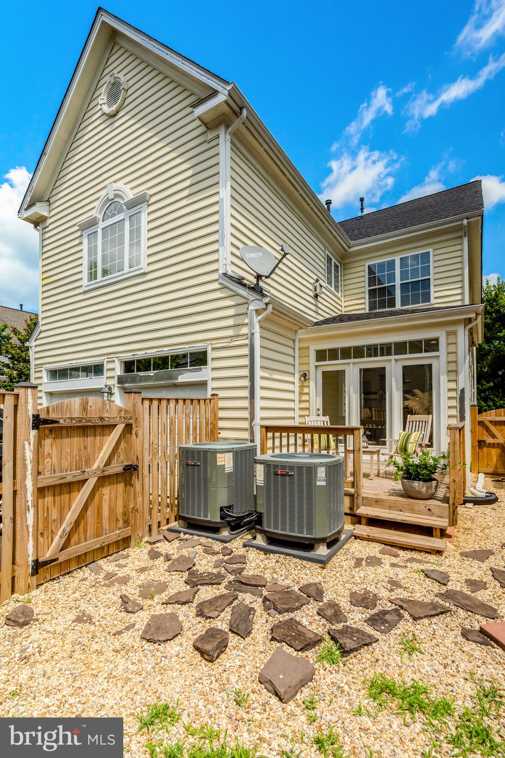 9776 MAPLE TRACE CIRCLE