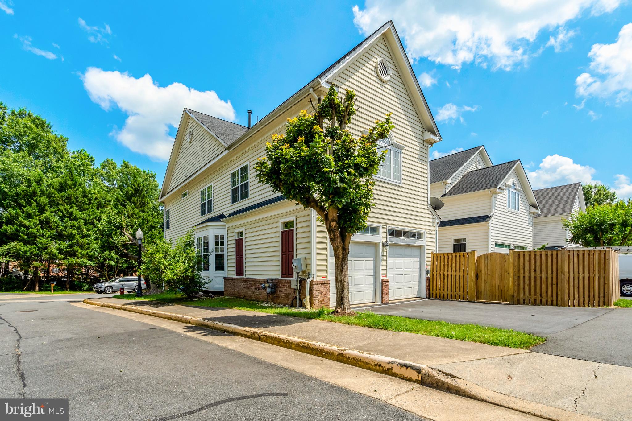 9776 MAPLE TRACE CIRCLE