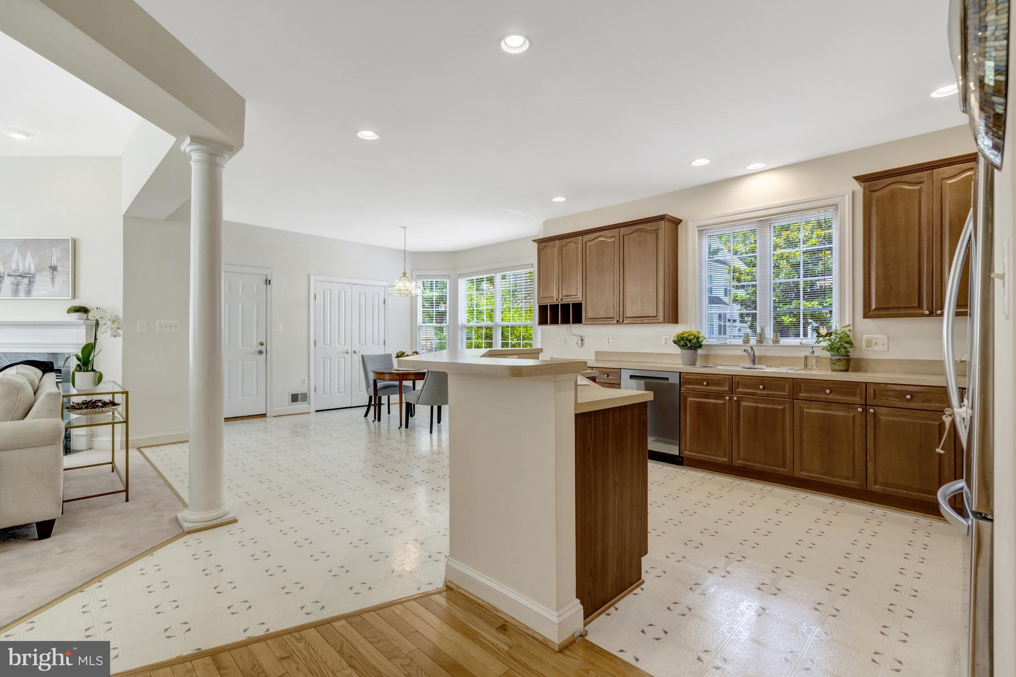 9776 MAPLE TRACE CIRCLE