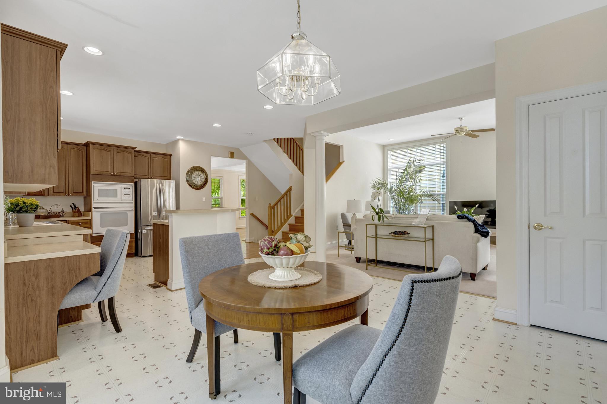 9776 MAPLE TRACE CIRCLE