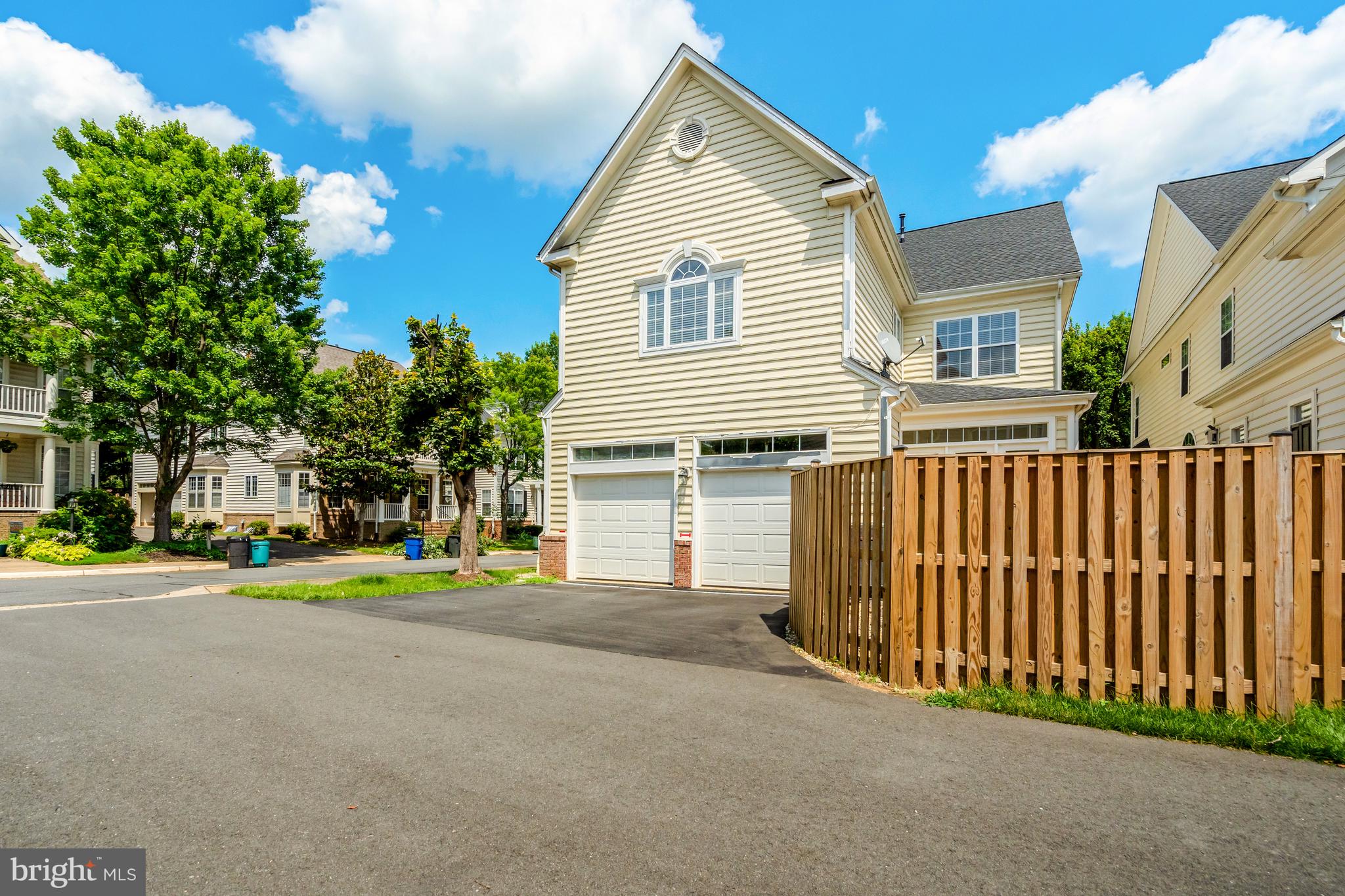 9776 MAPLE TRACE CIRCLE