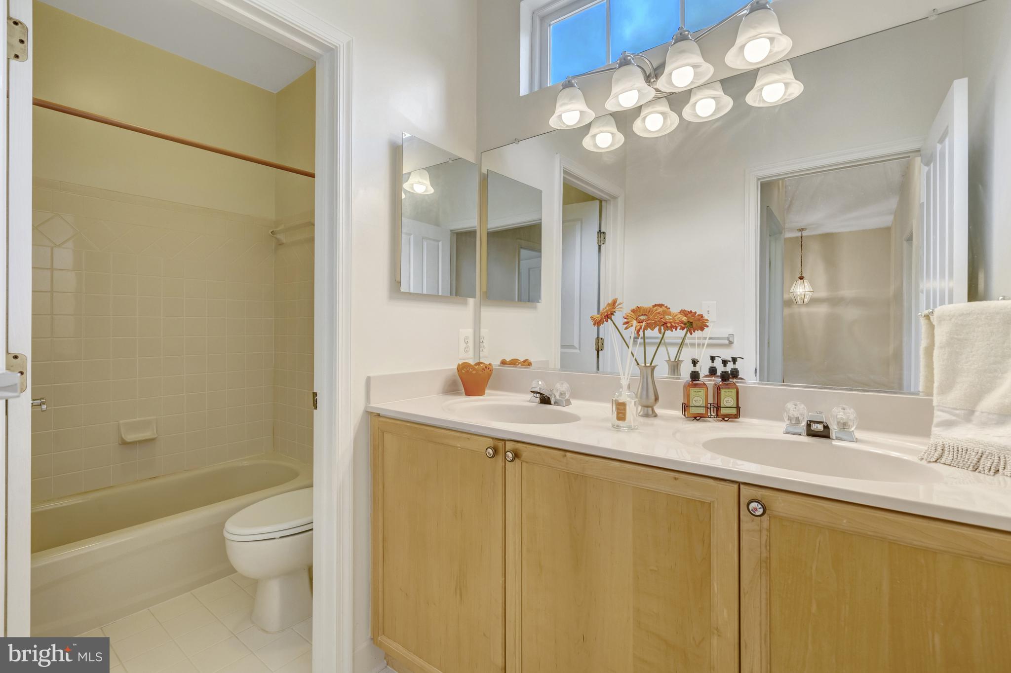 9776 MAPLE TRACE CIRCLE