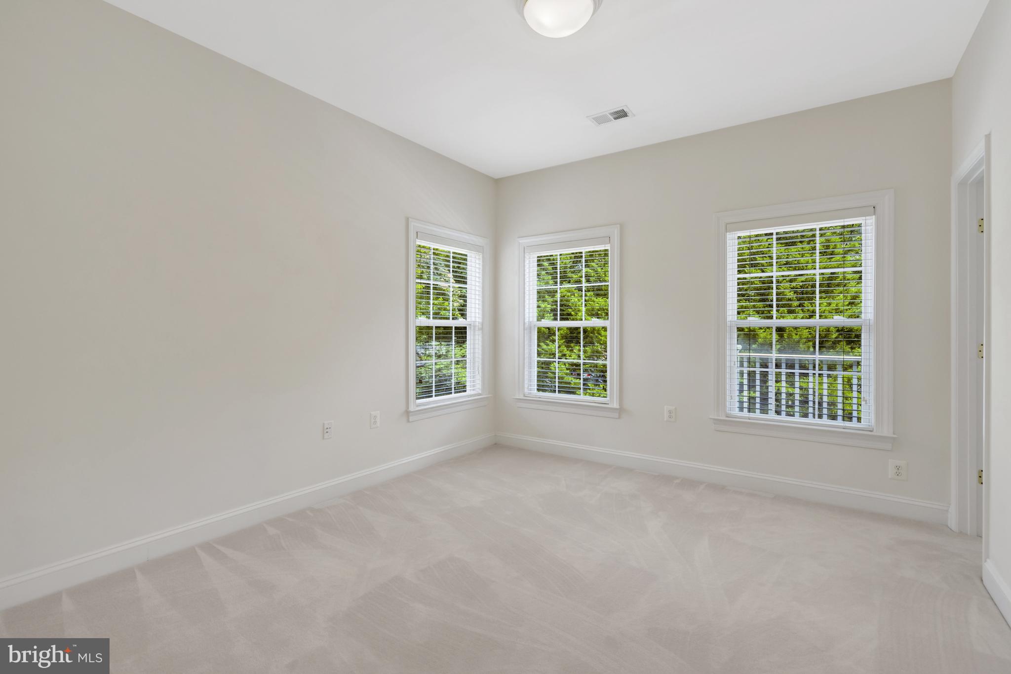 9776 MAPLE TRACE CIRCLE