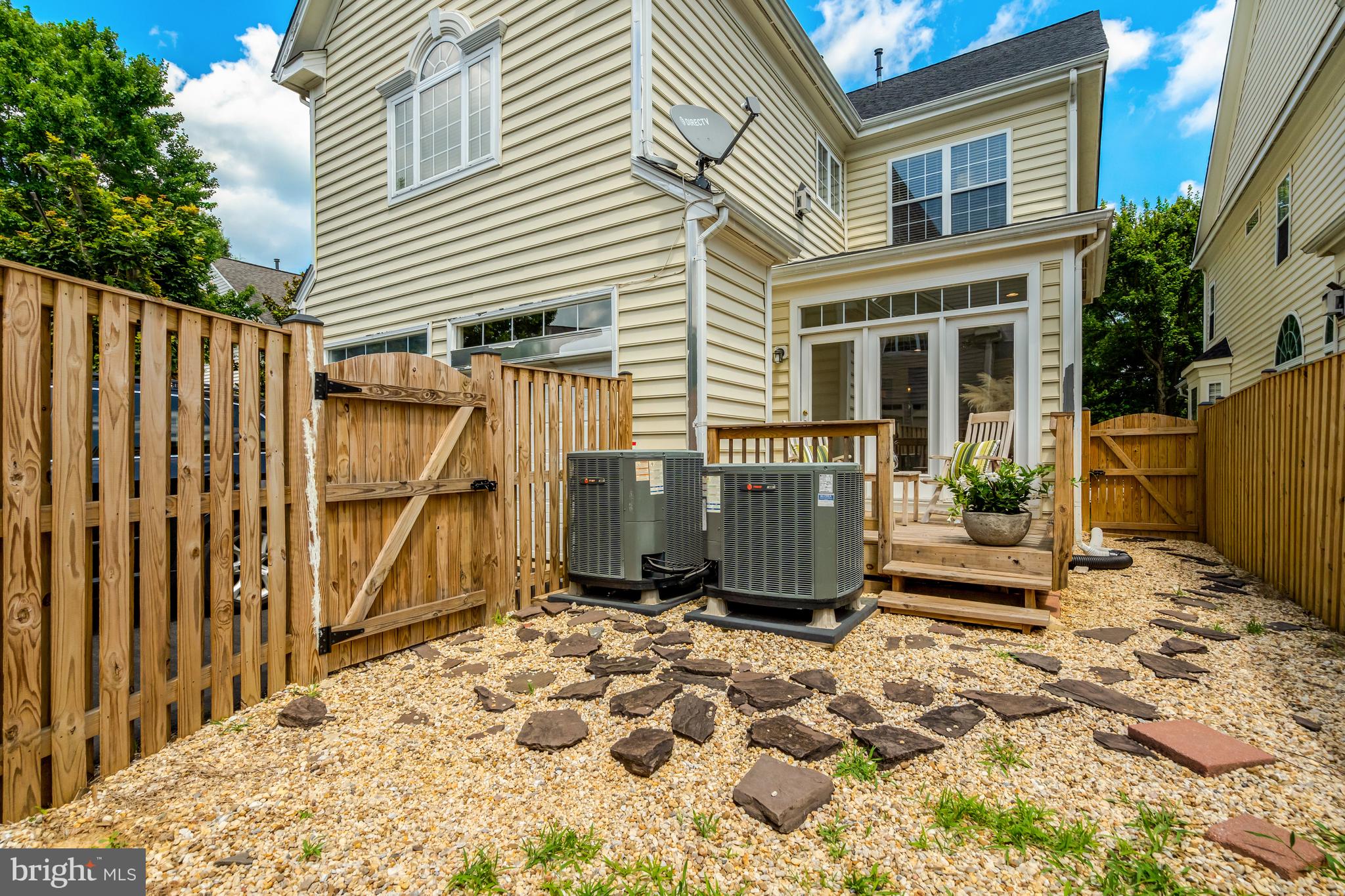 9776 MAPLE TRACE CIRCLE