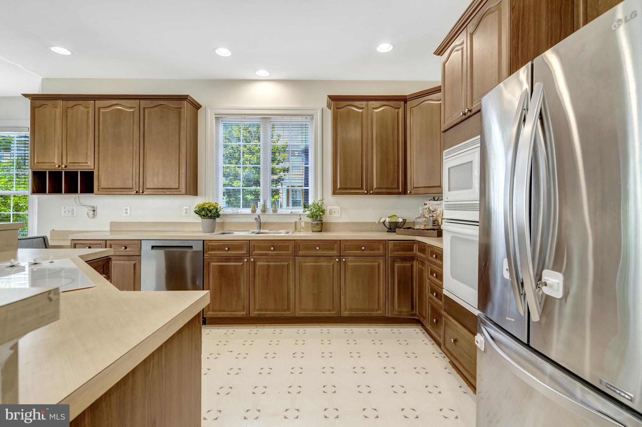 9776 MAPLE TRACE CIRCLE