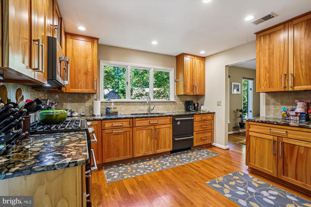 3501 REDWOOD COURT