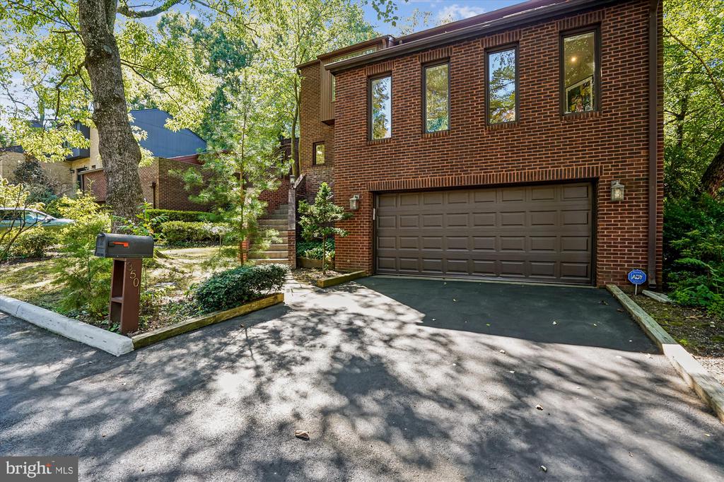 3501 REDWOOD COURT