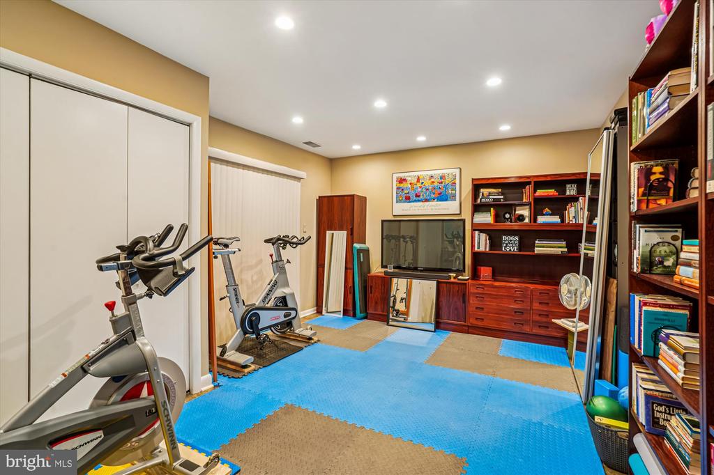 3501 REDWOOD COURT