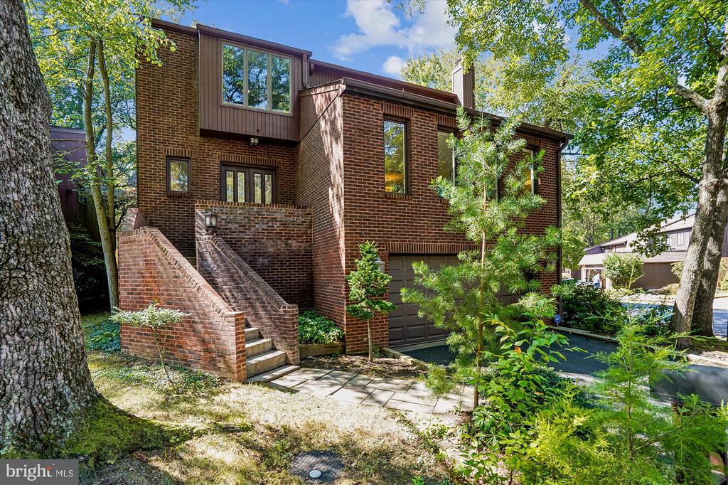 3501 REDWOOD COURT