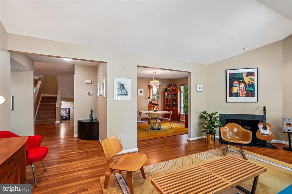 3501 REDWOOD COURT