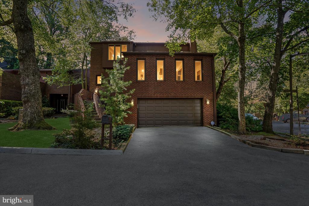 3501 REDWOOD COURT