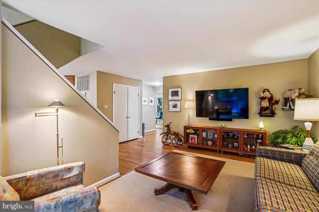 3501 REDWOOD COURT