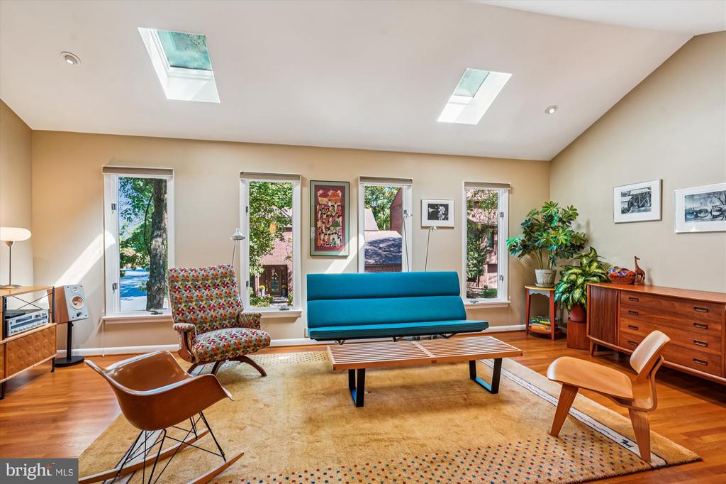 3501 REDWOOD COURT